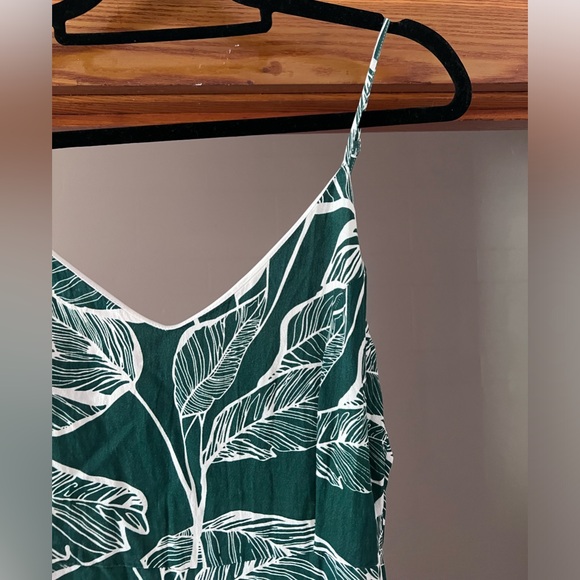 Green jumper with graphics - Picture 2 of 4